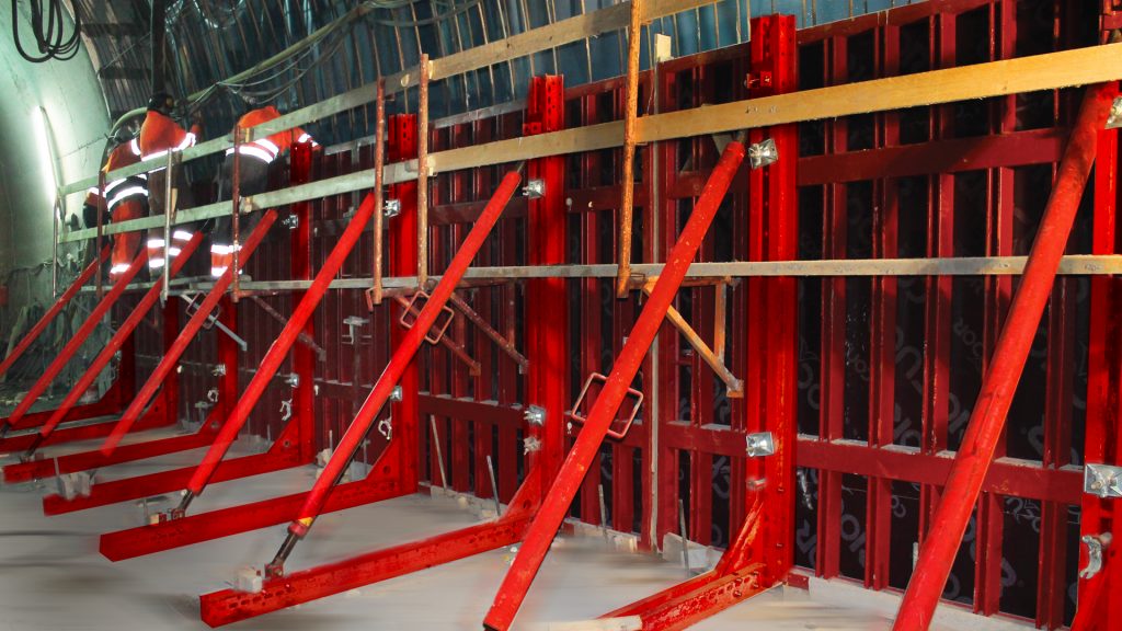 OMNI Earth-retaining formwork system