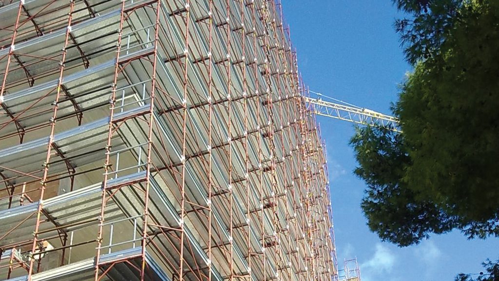 scaffolding system with bushes